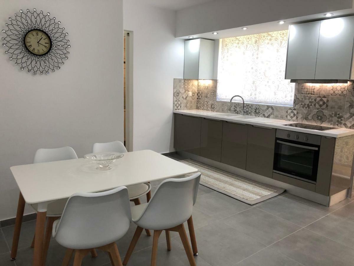 Cosy Apartment In Chalandri Atenas Exterior foto